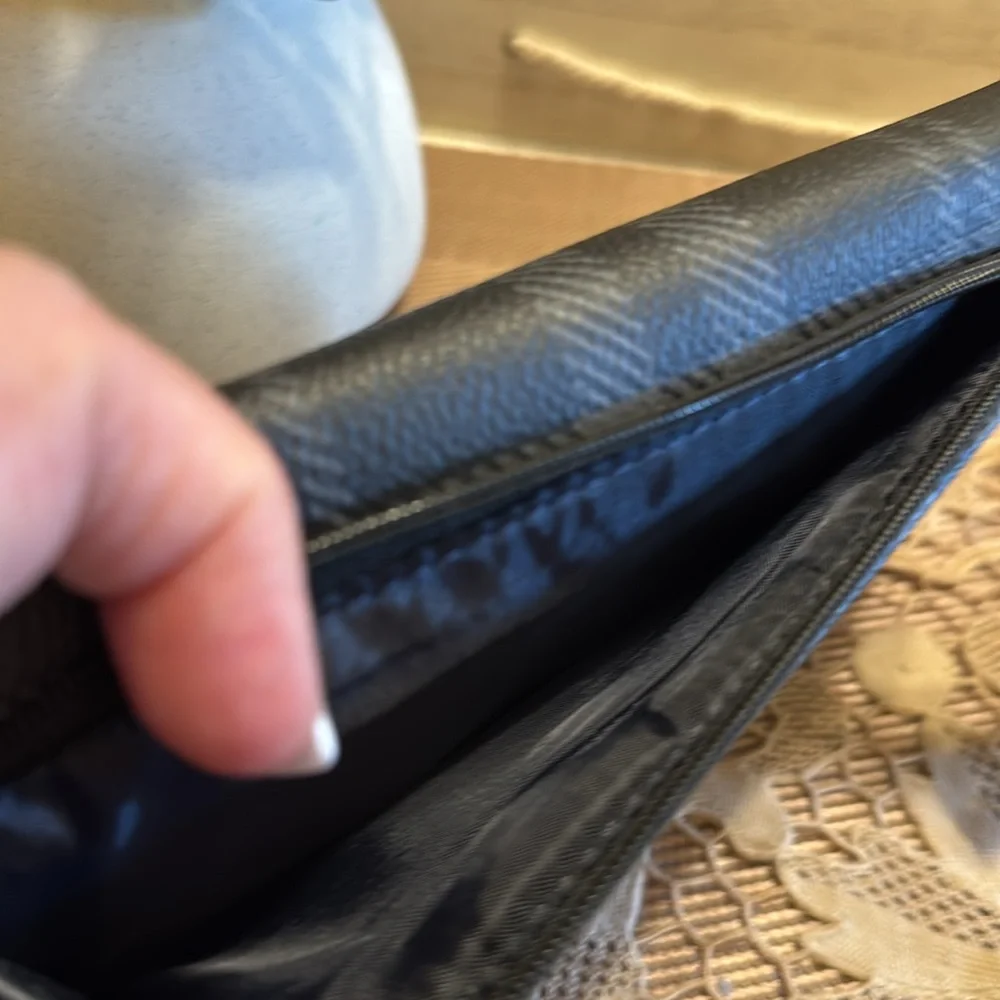 NWT Tommy Hilfiger black & gray textured plaid wallet